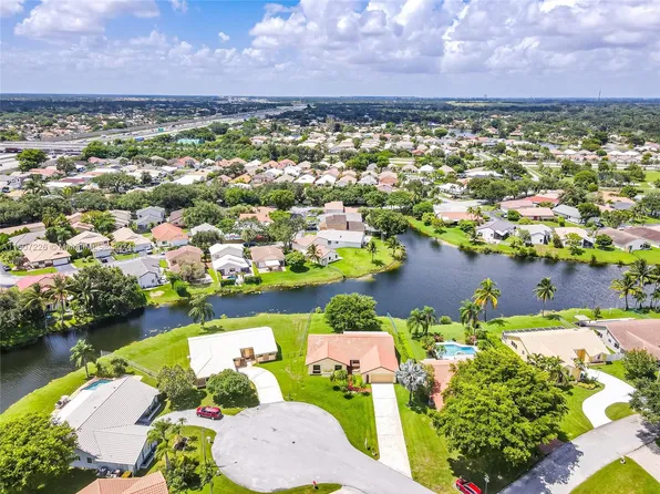 15021 Featherstone Way, Davie, FL 33331