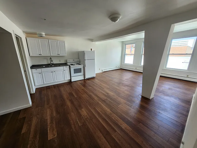 192 State St — Photo 1