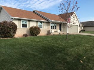 336 Arborvitae Ln, De Pere, WI 54115