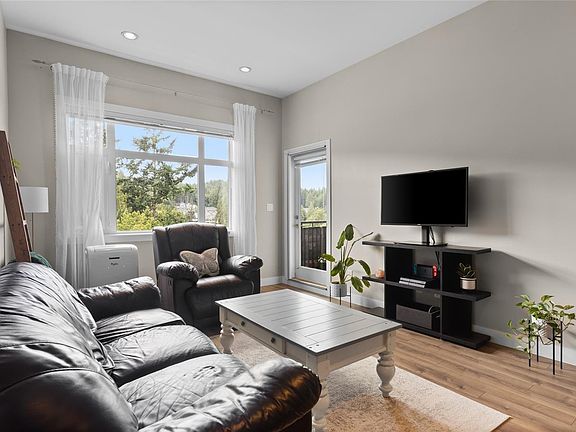 2nd image of 2655 Sooke Rd #417
