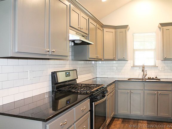 5th image of 582 E 139th St S