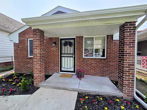 3rd image of 1534 Oakmont St