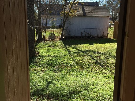 3rd image of 1006 Jameson St