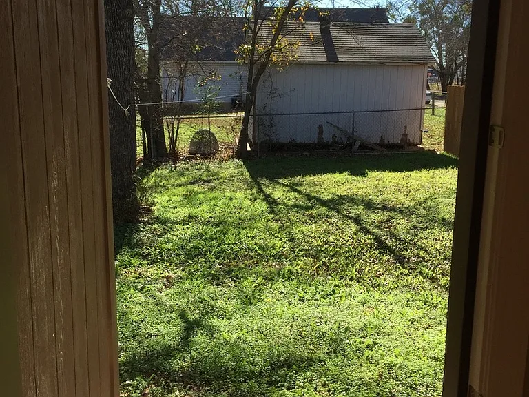 1006 Jameson St — Photo 3