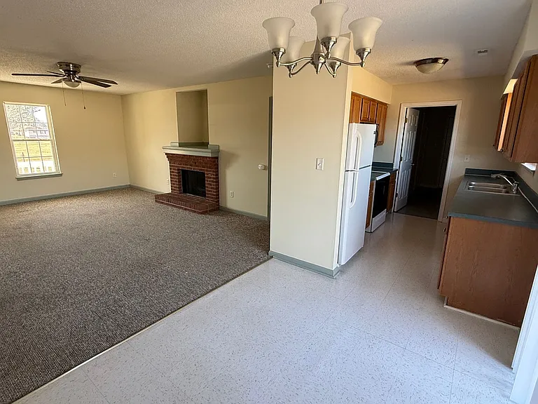 105 Taylors Ct — Photo 17