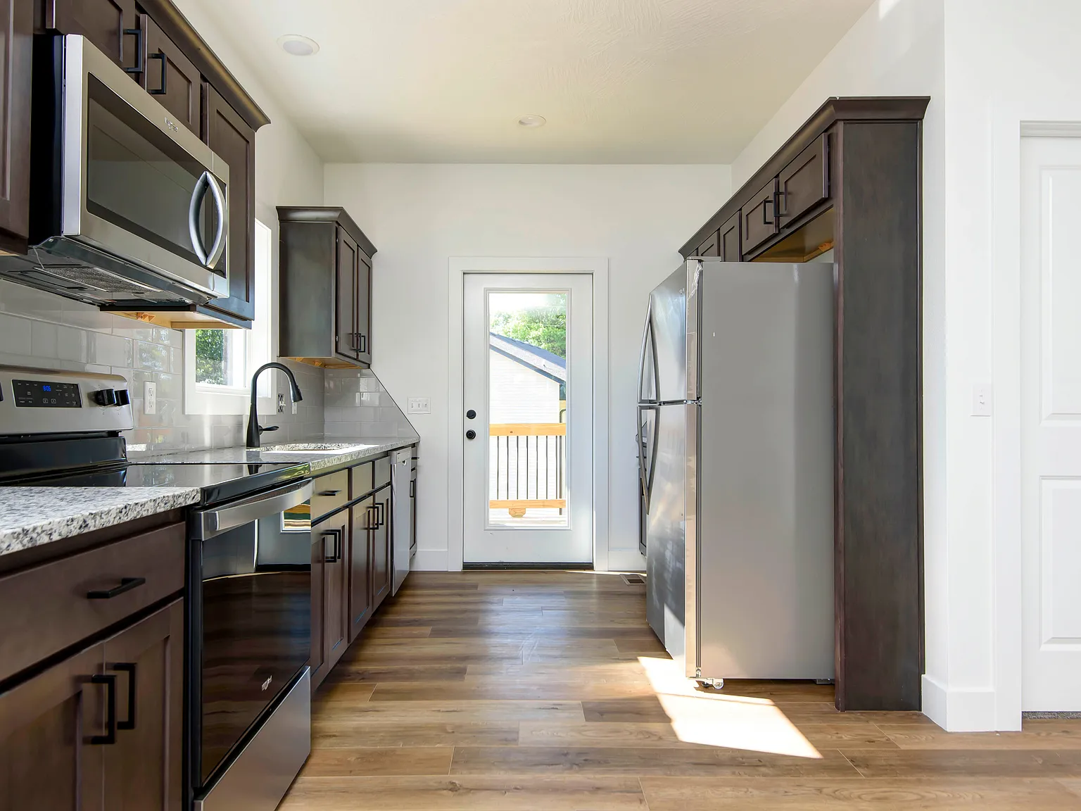 3 bed, 2.5 bath, 1300 sqft, $1,695 — Photo 4