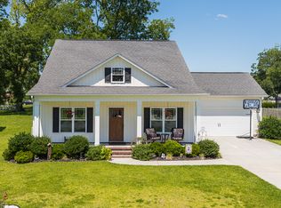 102 Pecan Ridge Dr, New Bern, NC 28562