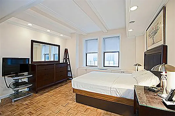 Sold by Lin Pan Realty Group LLC | media 4