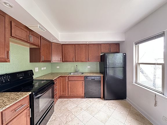 3rd image of 7632.5 N Milwaukee Ave #3B