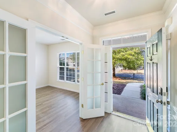 8502 Darcy Hopkins Dr, Charlotte, NC 28277