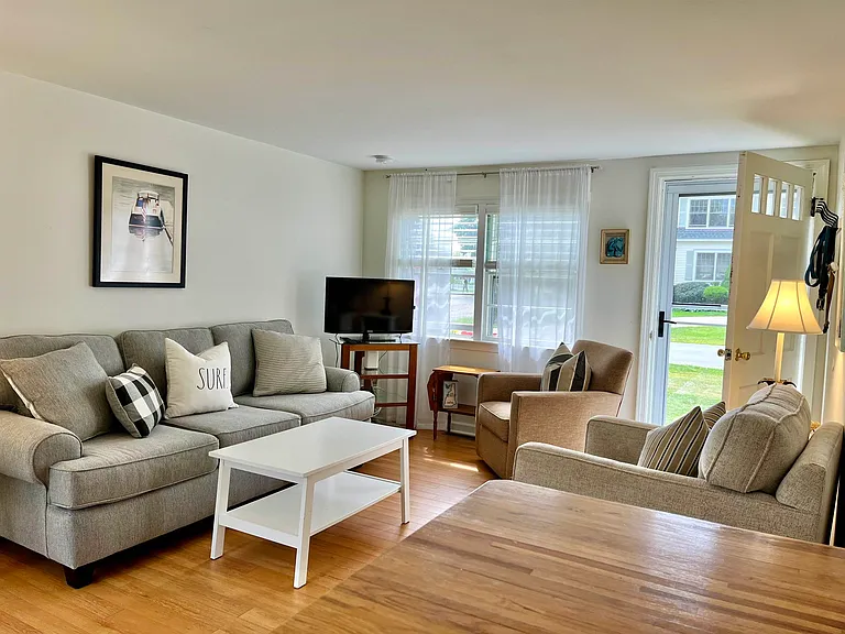 19 Myrica Ave — Photo 10