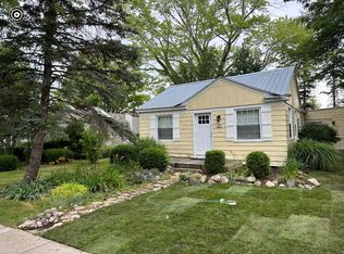317 Elizabeth St, Saugatuck, MI 49453