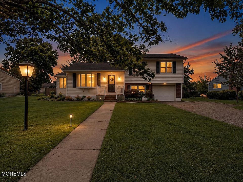 1st image of 17 Ridgewood Drive