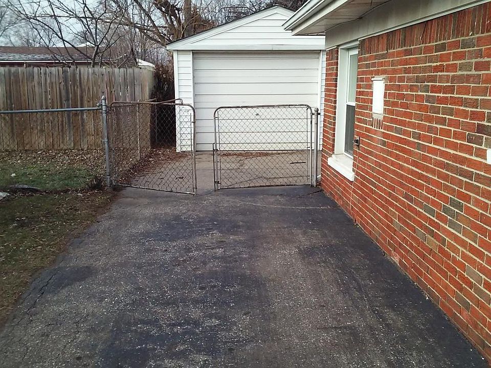 2nd image of 26201 Lehner St