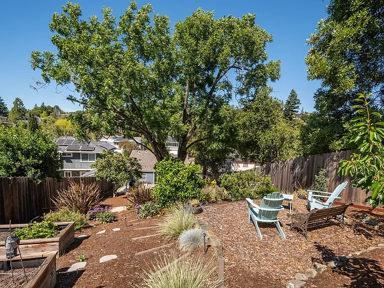 2667 San Carlos Ave — Photo 20