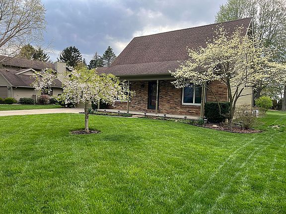 2nd image of 425 Madison Ct