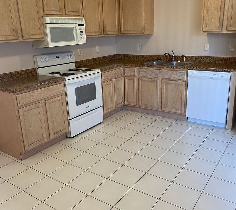 1st image of 1812 1st St