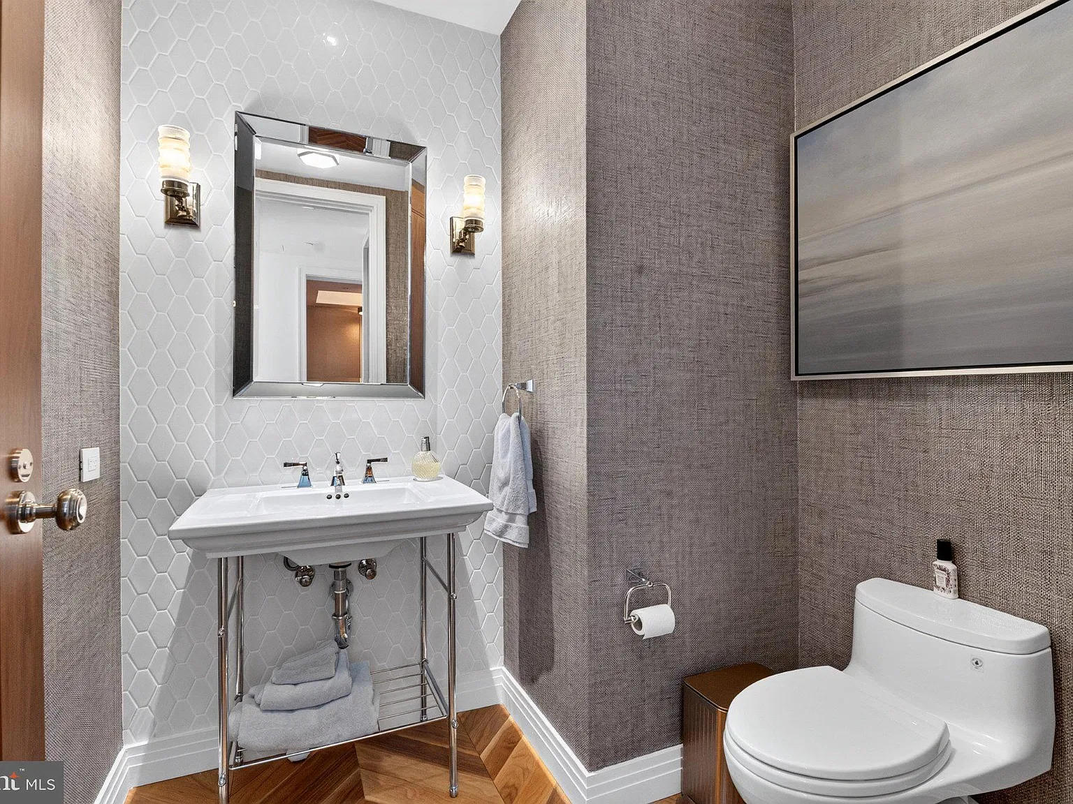 1 bed, 1.0 bath, 1222 sqft, $6,500 — Photo 3