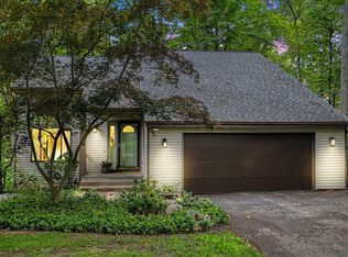 337 Horseshoe Ct, Plainwell, MI 49080