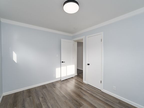 5th image of 966 E Barrett Ave