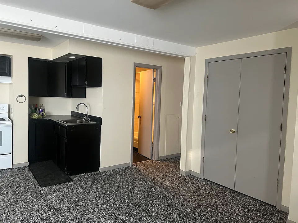 Large closet near full bathroom .