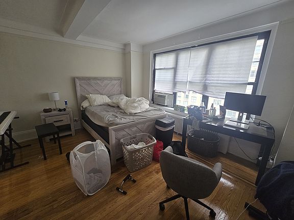 4th image of 310 E 55th St #7AA