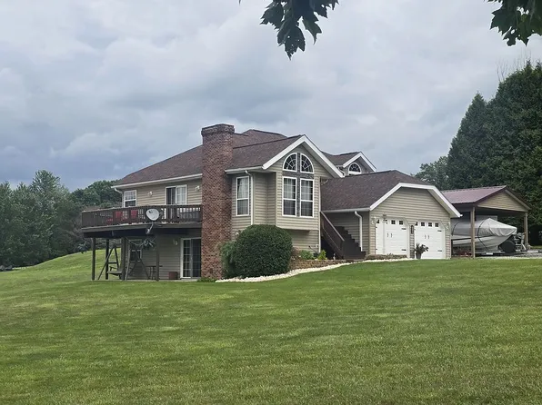 602 Basin Dr, Windber, PA 15963