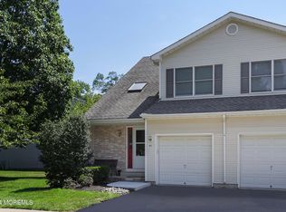 41 Maria Ct, Holmdel, NJ 07733