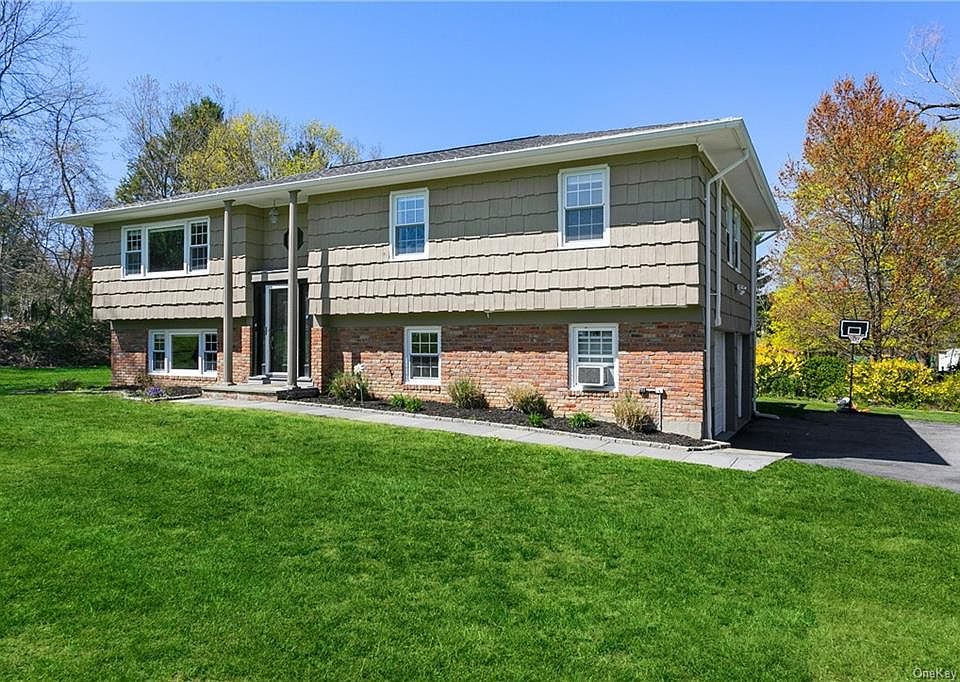 1st image of 544 Cross Hill Ln