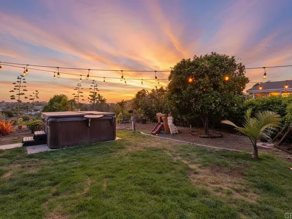 410 Santa Clara Dr, Vista, CA 92083