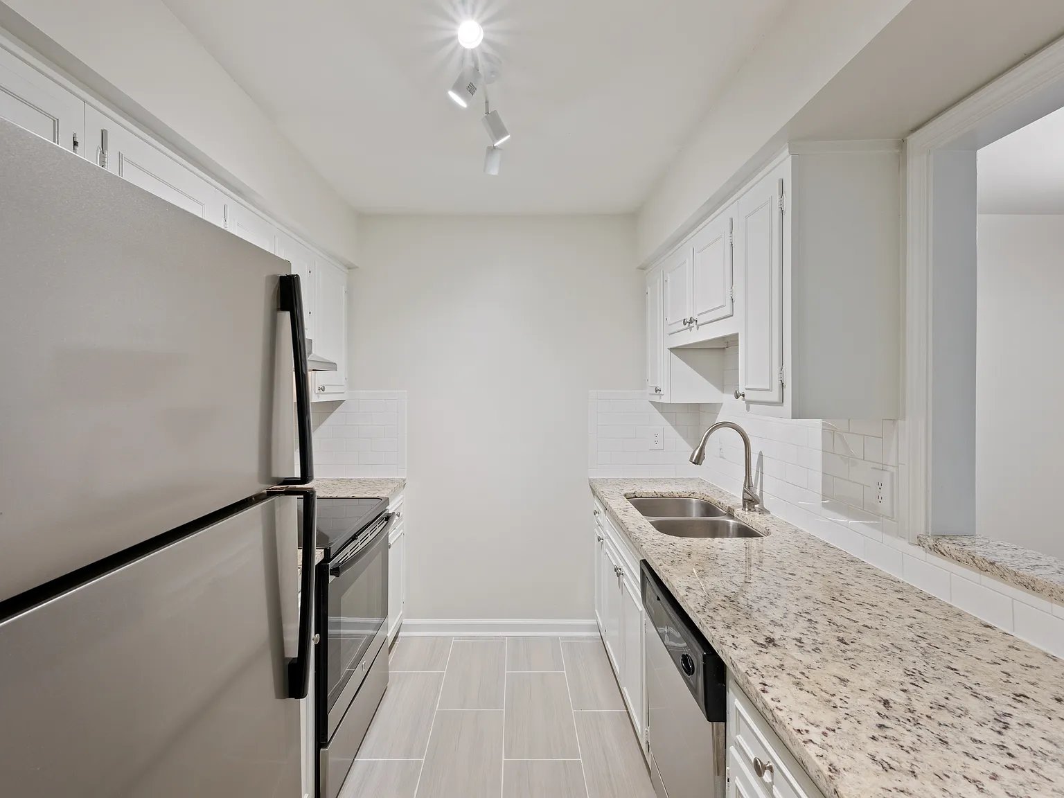 1 bed, 700 sqft, $1,375 — Photo 3