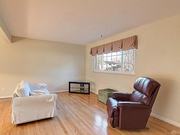 5th image of 972 Shelton Dr