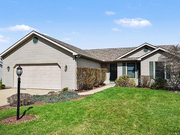3rd image of 20981 Rivers Edge Dr