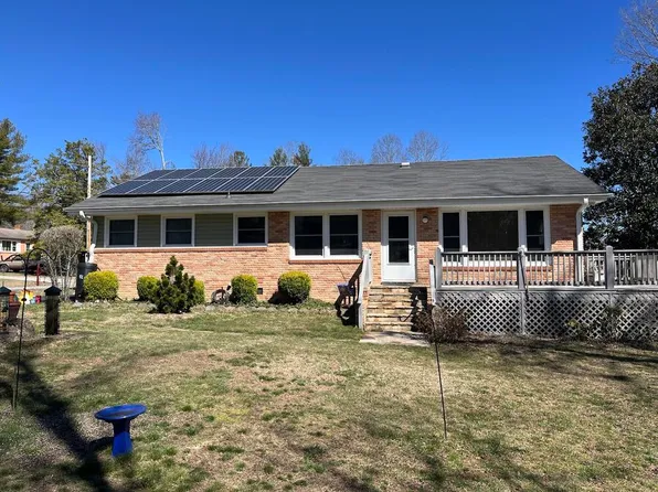 133 Woodland Dr, Hendersonville, NC 28792