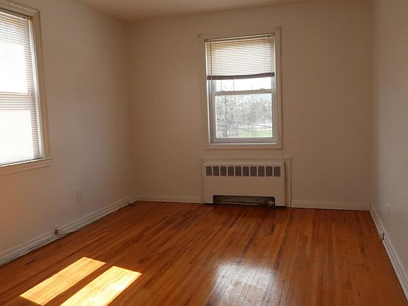 3rd image of 8720 Commonwealth Blvd