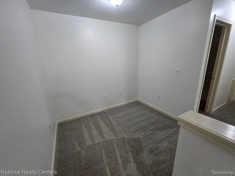 4058 Radcliff Dr — Photo 18