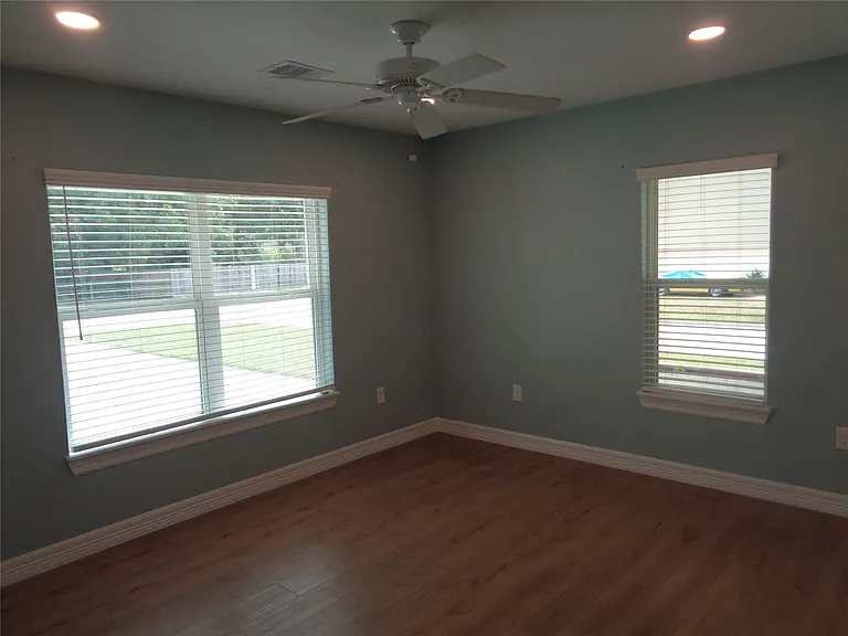 2035 Sherwood Forest St — Photo 14