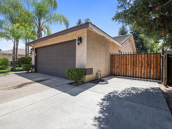 4th image of 2615 W Buena Vista Ave