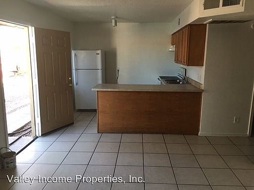 2nd image of 5025 E Holly St