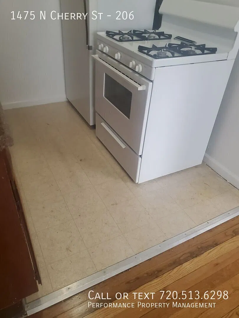 Charming Updated Apartment In The Heart Of Denver's Hale Neighborhood! - Utilities Included — Photo 4