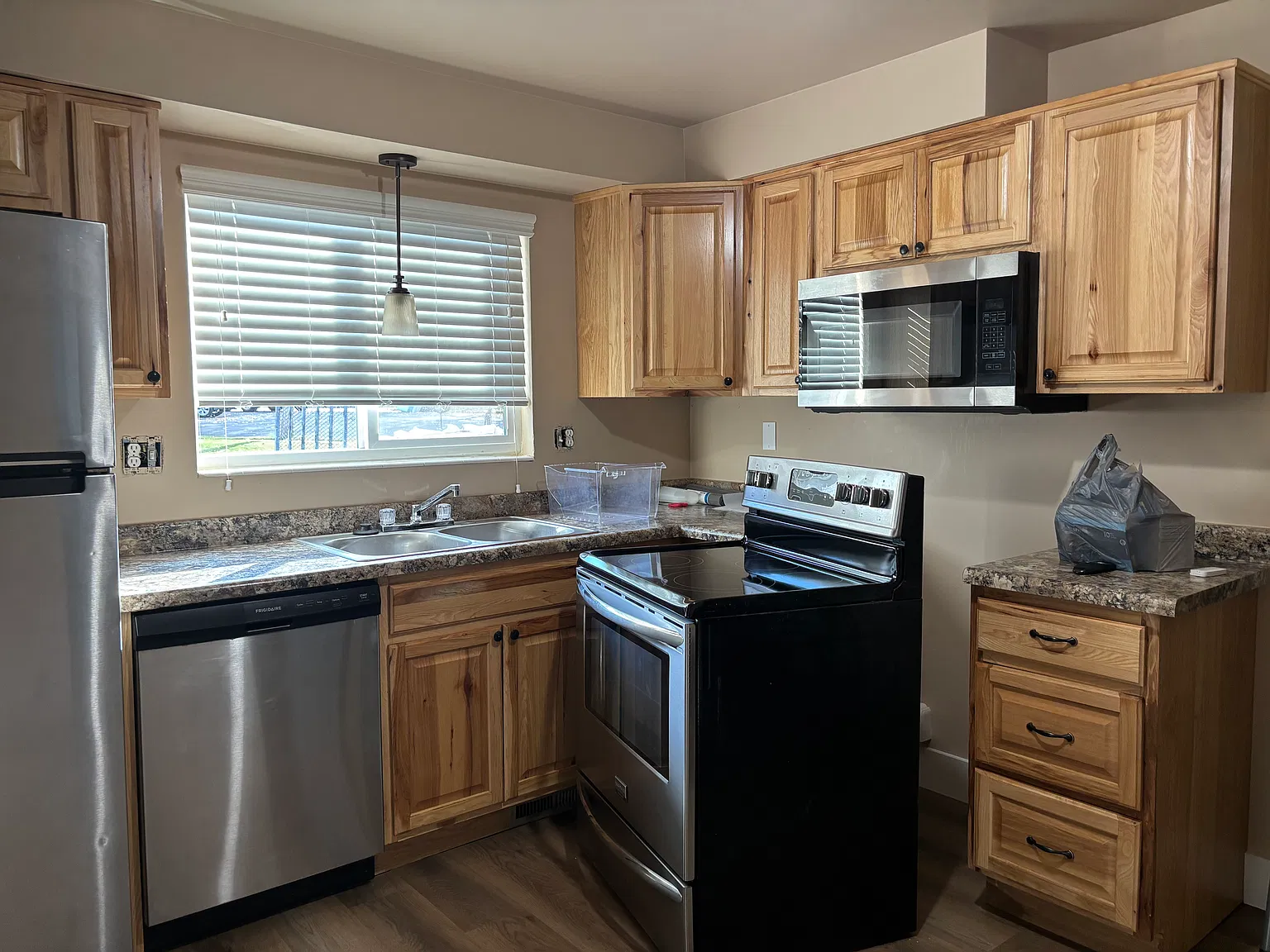 2 bed, 800 sqft, $1,600 — Photo 3