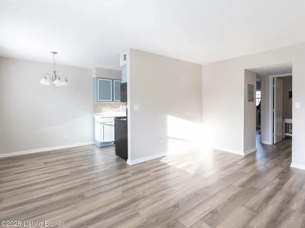 239 Middletown Sq, Middletown, KY 40243