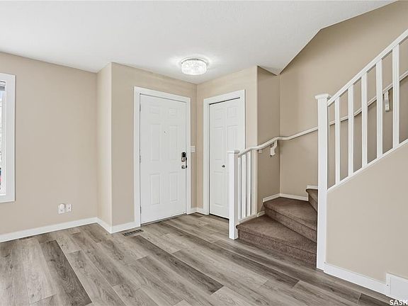 3rd image of 154 Blakeney Cres