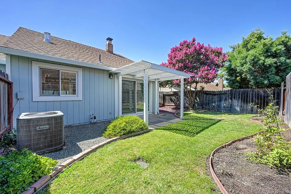 2 bed, 970 sqft, $2,450 — Photo 4