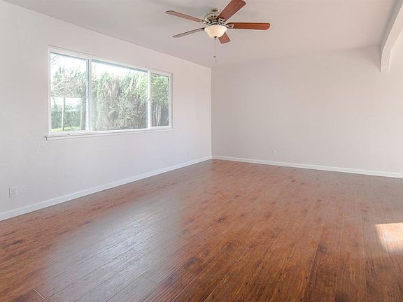 3rd image of 928 Leo Way