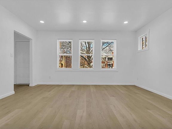 3rd image of 2725 Leslie St