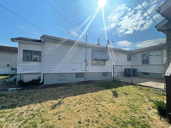 3rd image of 9540 Gentry Ave