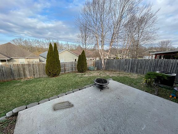 2nd image of 109 Blue Heron Pl