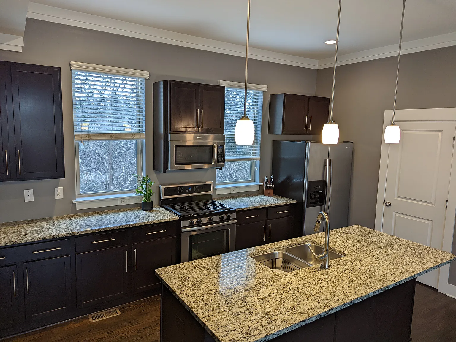2 bed, 2.5 bath, 1675 sqft, $2,500 — Photo 3