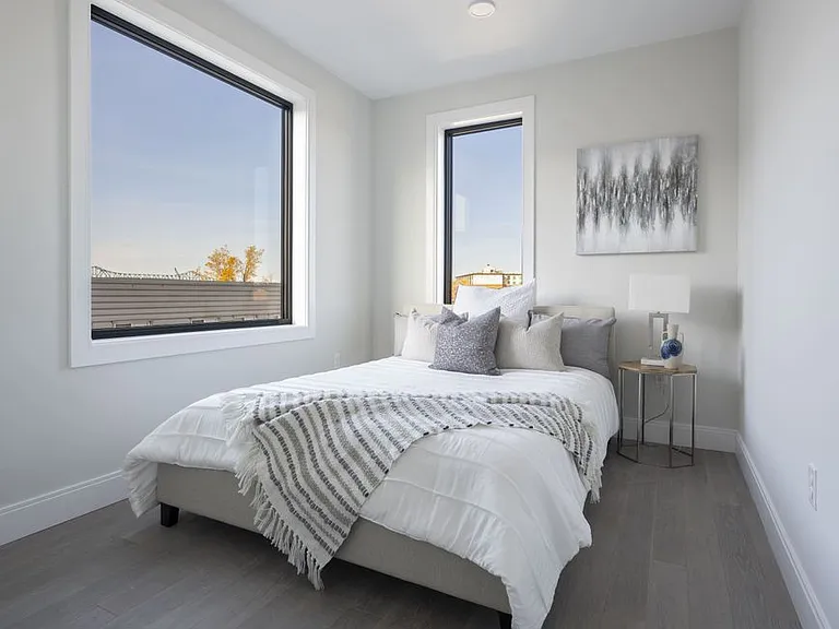 ONE52 - Luxury Apartments — Photo 3